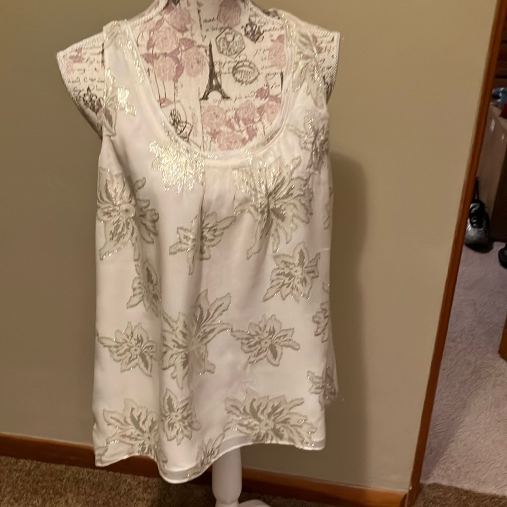 WHBM. BEAUTIFUL SLEEVELESS CREAM WITH SPARKLING FLOWERS/LEAVES. SIZE LARGE. NWT - Picture 7 of 7